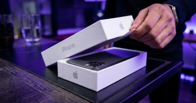 Prečo sa krabička od nového iPhonu otvára presne 7 sekúnd? Geniálny psychologický trik, ktorým Apple manipuluje naše zmysly